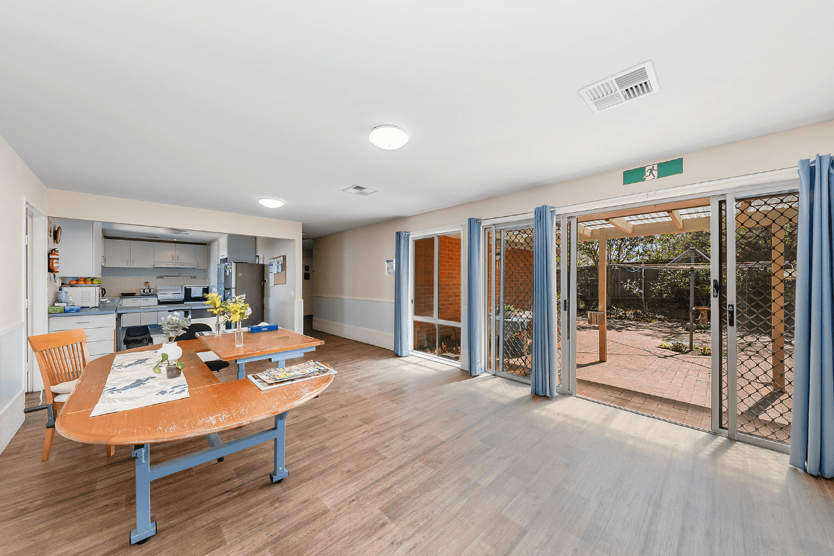 Enjoy living in this growing neighbourhood with a bustling village feel. — Home image 4