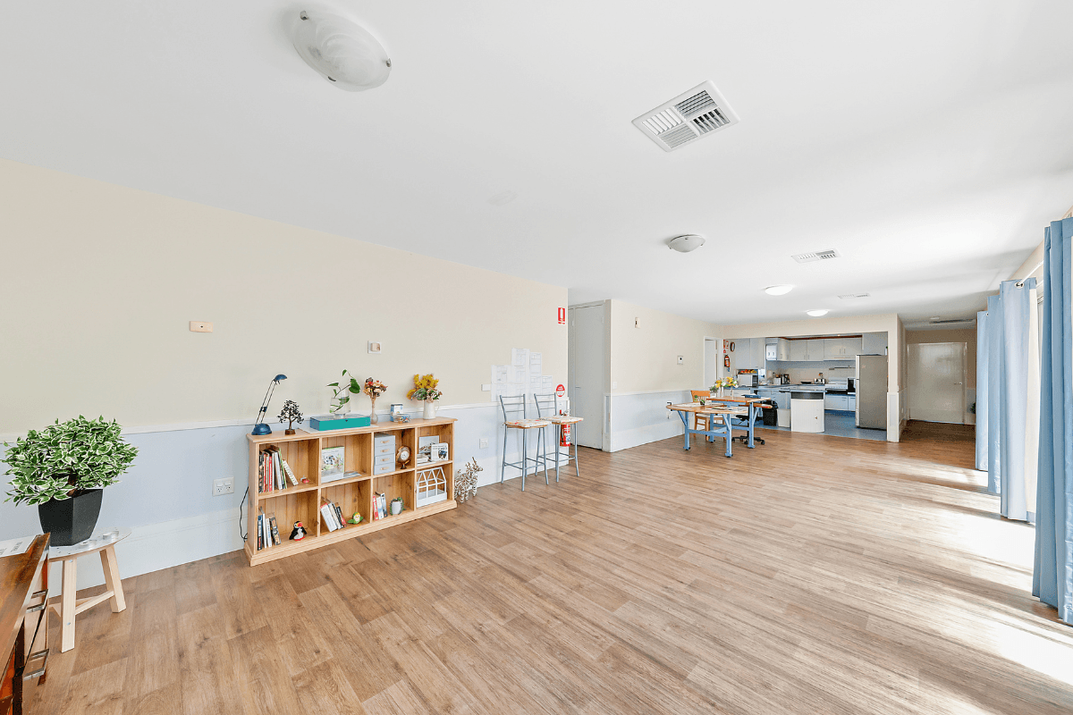 Enjoy living in this growing neighbourhood with a bustling village feel. — Home image 5