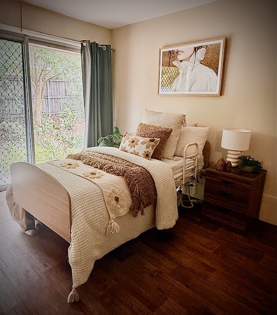 Enjoy living in this growing neighbourhood with a bustling village feel. — Home image 9