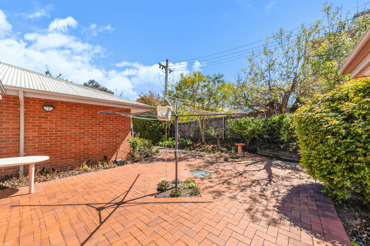 Enjoy living in this growing neighbourhood with a bustling village feel. — Home image 12
