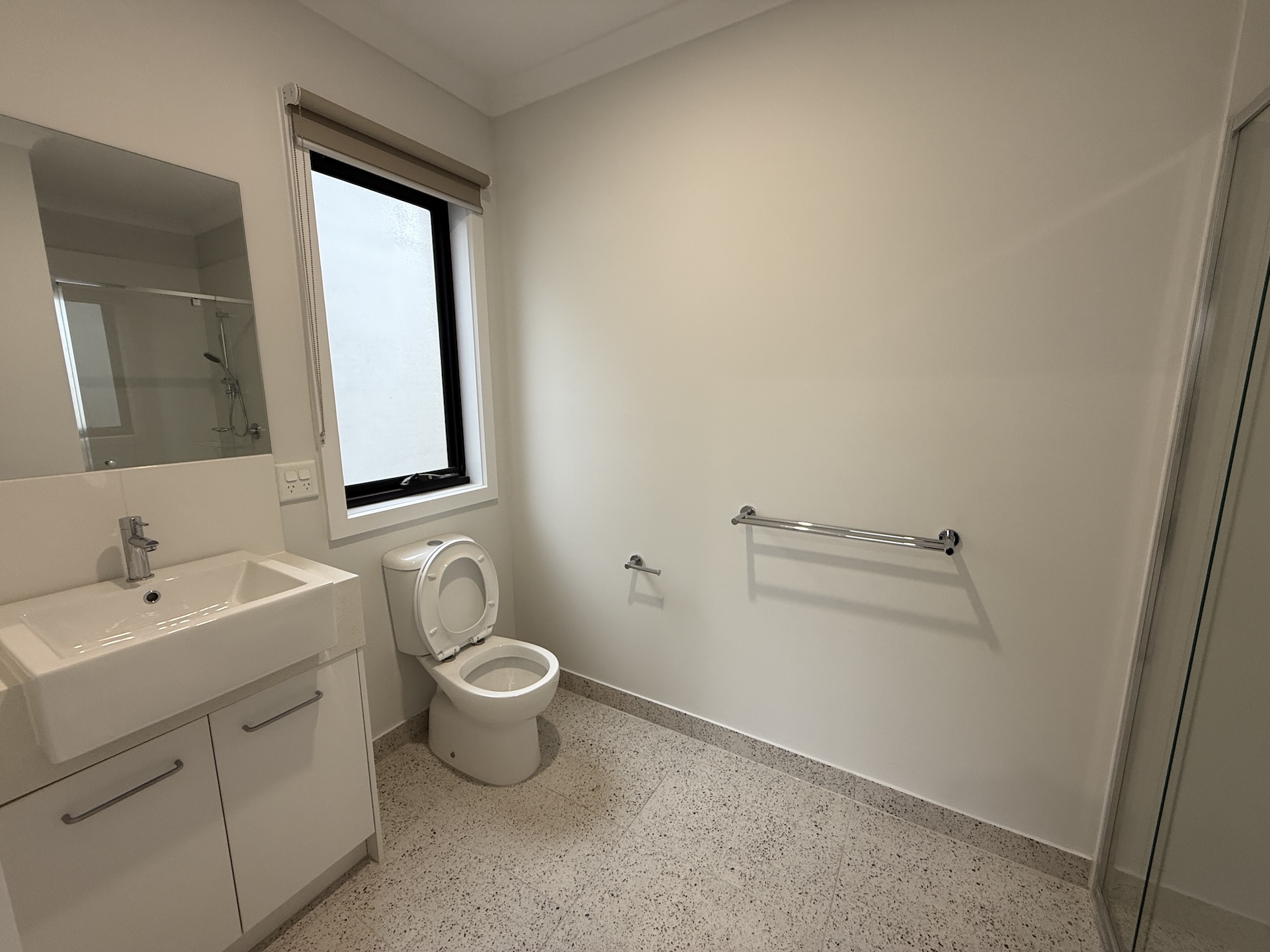 Live Effortlessly in Cranbourne East — A 10-Minute Living Circle HPS SDA Home — Home image 8