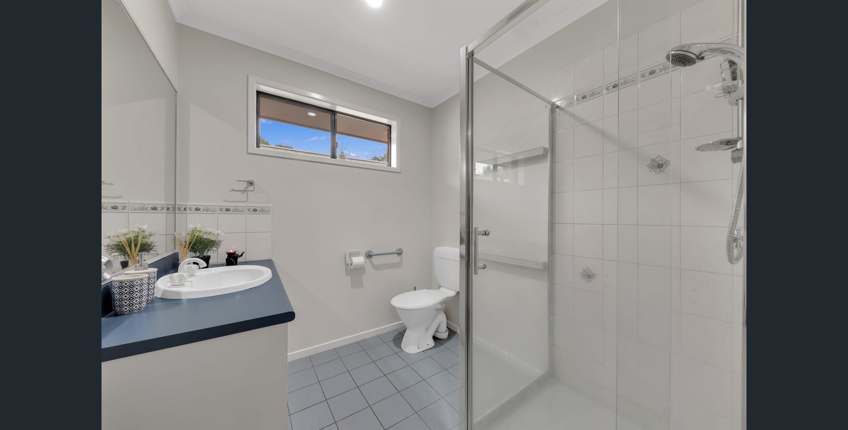 1:1 or 1:2, Female SIL accommodation in vibrant South Morang — Home image 12