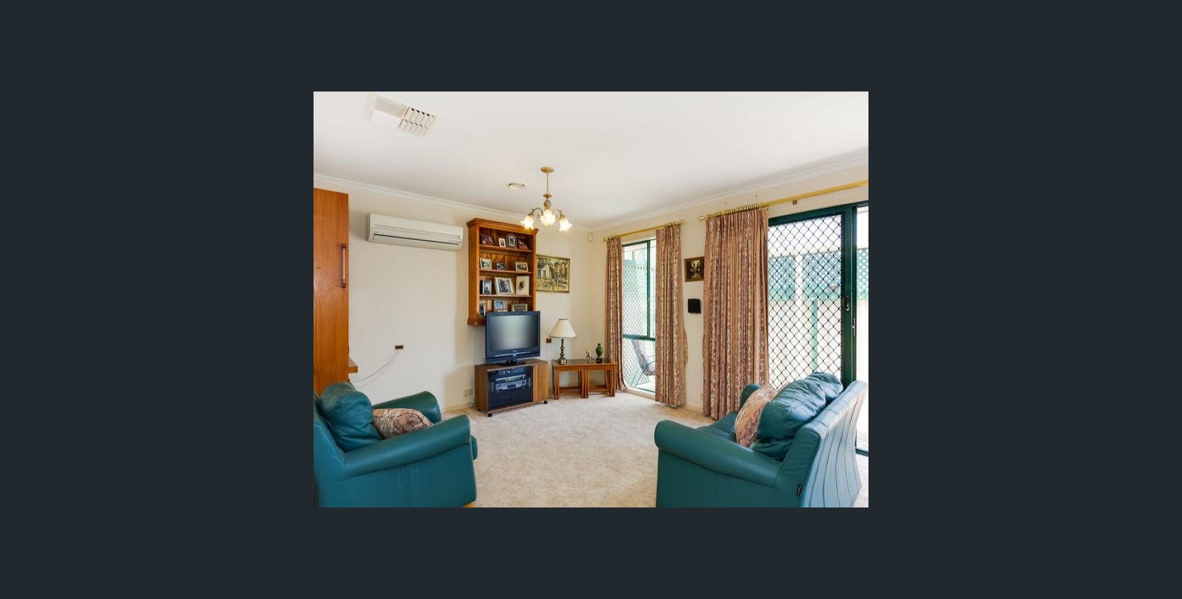 1:1 or 1:2, Female SIL accommodation in vibrant South Morang — Home image 3