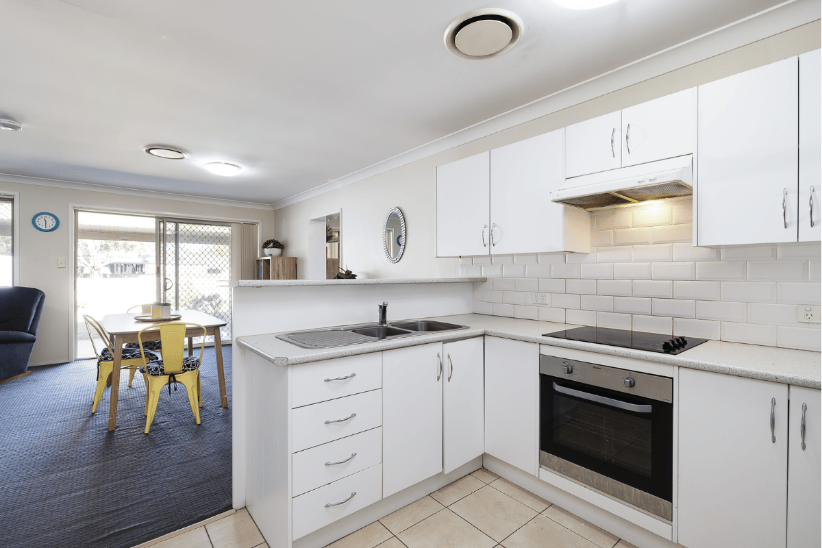 A bright and spacious home, located in a well-connected area close to Newcastle — Home image 2
