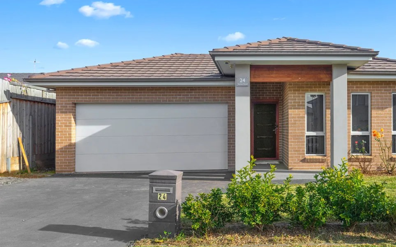 A lovely 3-bedroom single storey house in Edmondson Park — Home image 6