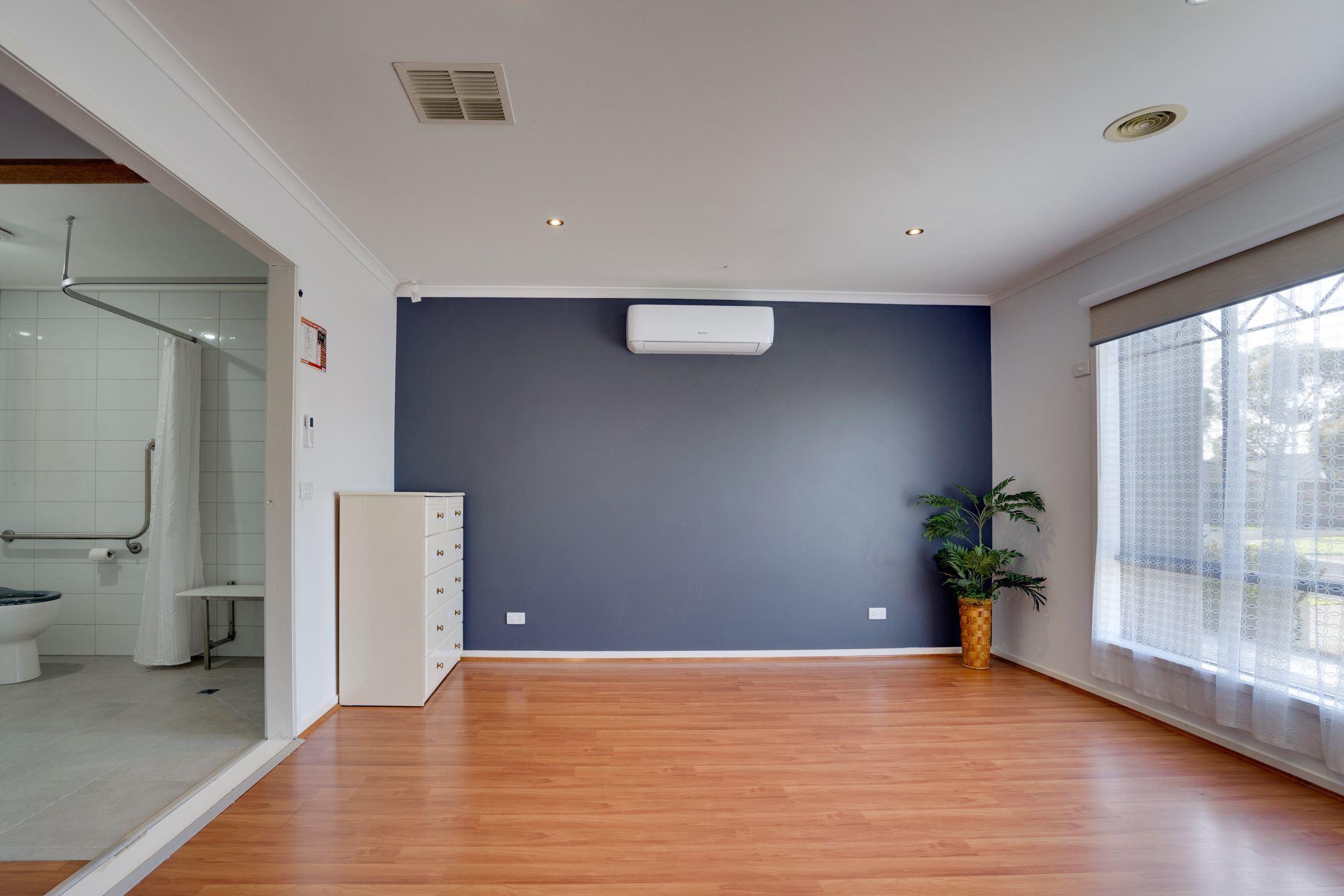 LIVE WITH ONE OTHER PERSON - FULLY ACCESSIBLE HOME (STA, MTA OR SIL) — Home image 2