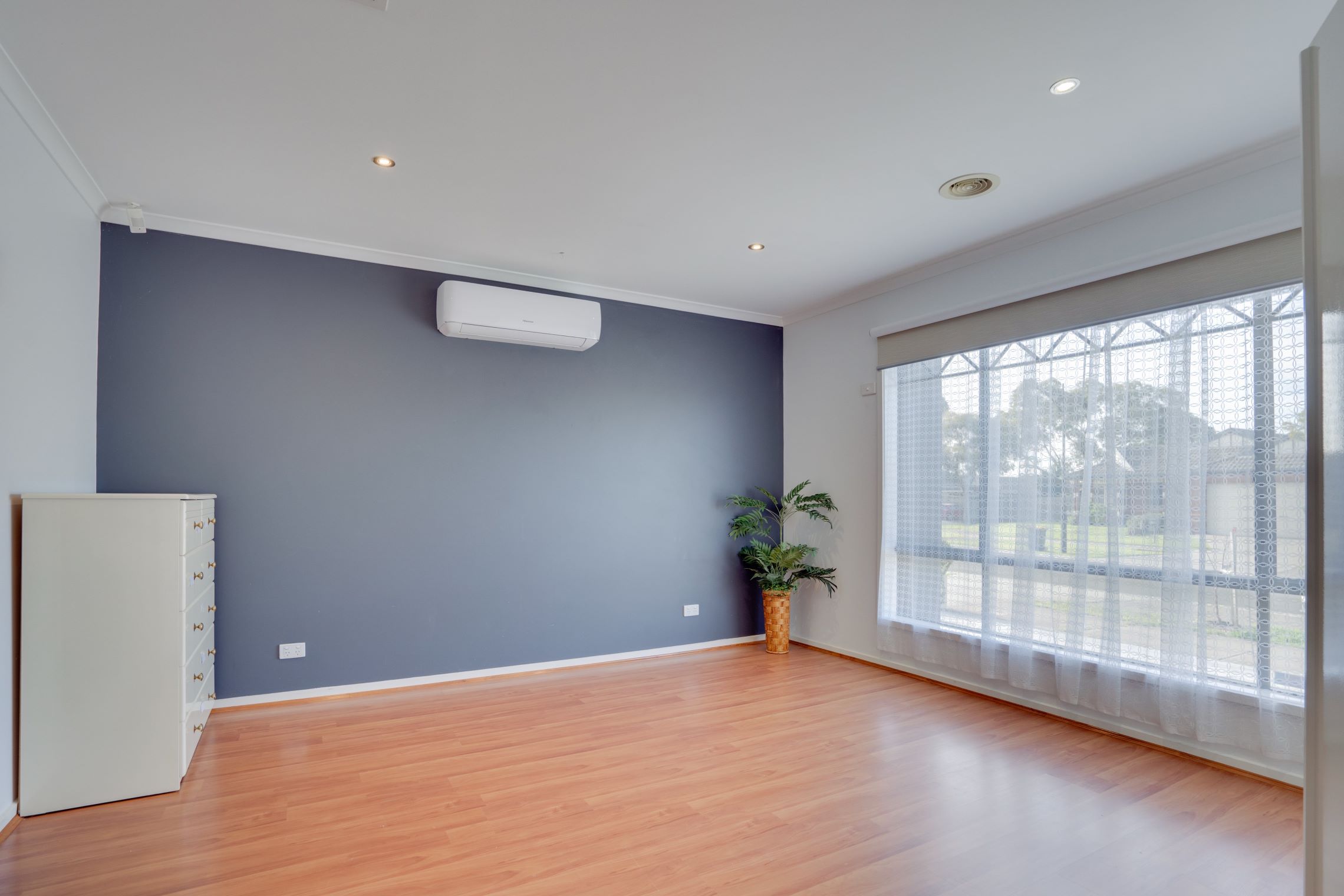 LIVE WITH ONE OTHER PERSON - FULLY ACCESSIBLE HOME (STA, MTA OR SIL) — Home image 9