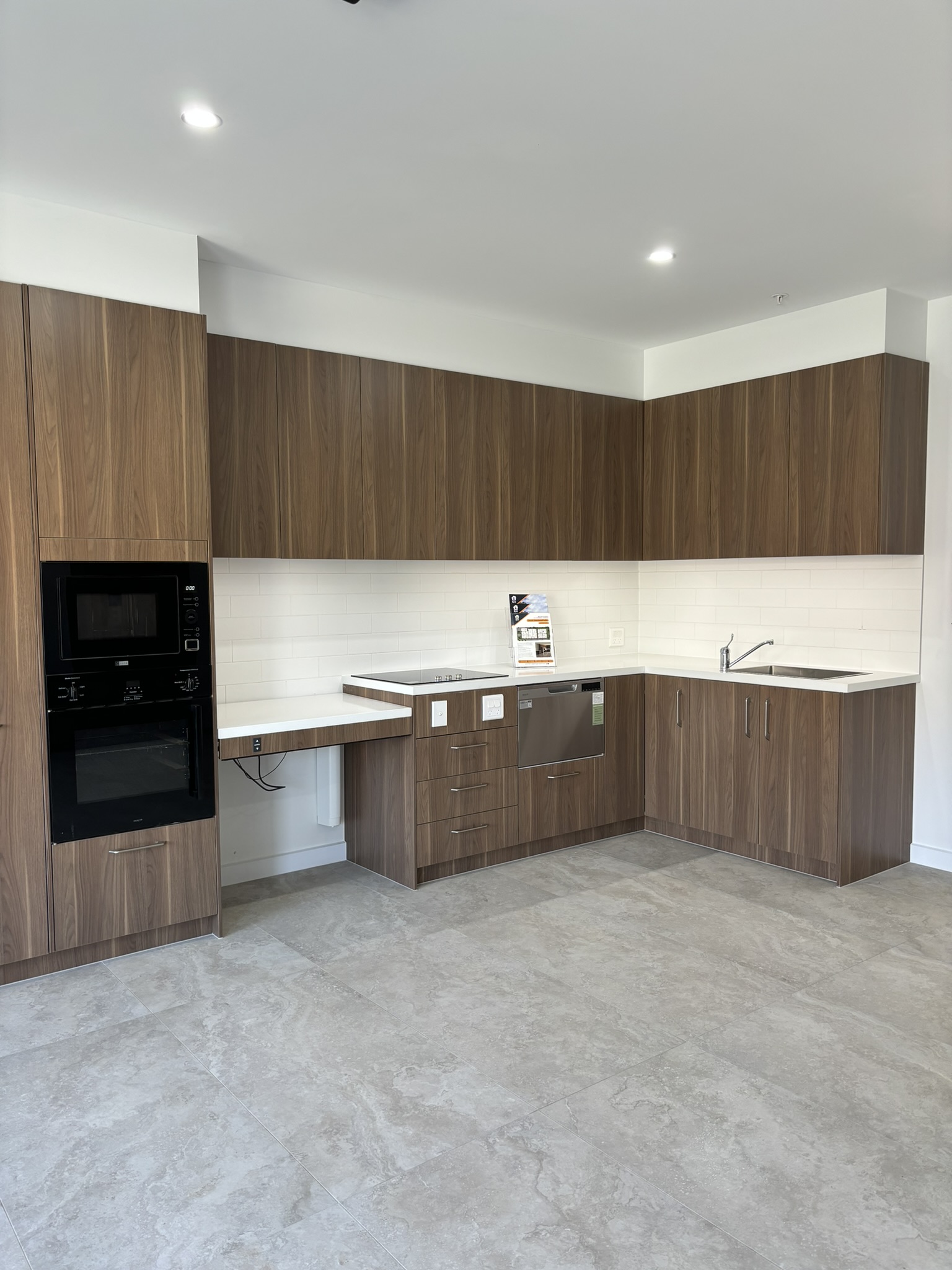 Modern 1 bedroom Apartment - Wentworthville — Home image 3
