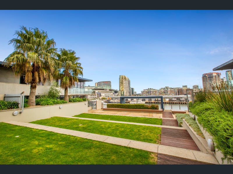 STUNNING PROPERTY IN DOCKLANDS - 5 Caravel Lane, Docklands VIC 3008 — Home image 11