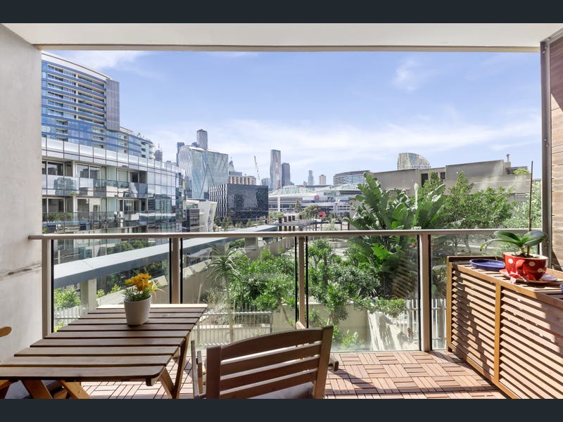 STUNNING PROPERTY IN DOCKLANDS - 5 Caravel Lane, Docklands VIC 3008 — Home image 8