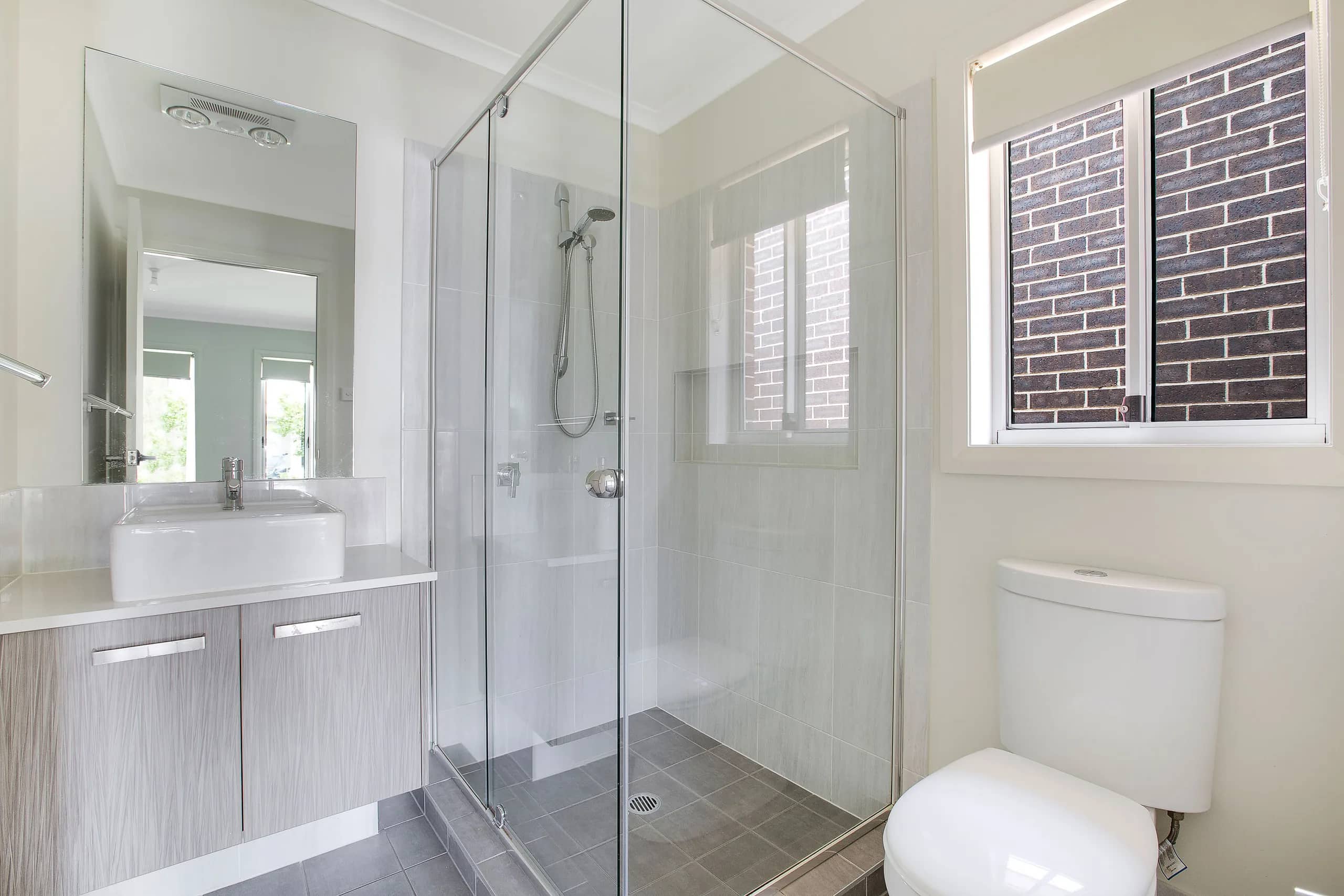Beautiful modern in the Jordan Springs NSW! — Home image 3
