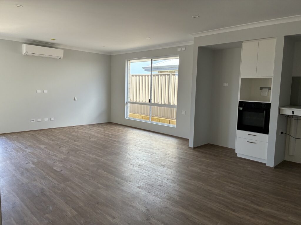 Karnup - HPS 3 Bed Furnished Home with ensuites - OOA Room Incl. — Home image 12