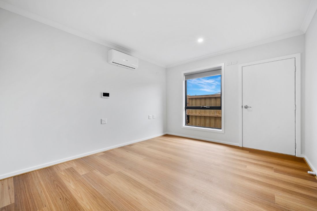 Modern 4-Bedroom HPS - Labrador Street, Clyde North VIC — Home image 4