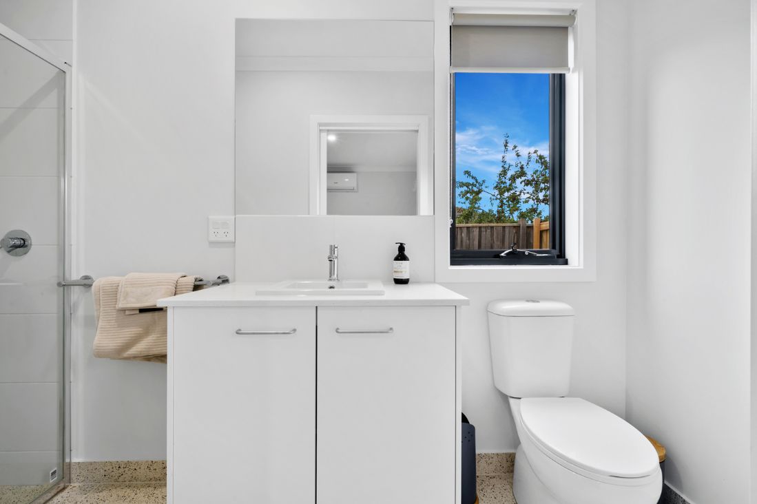 Modern 4-Bedroom HPS - Labrador Street, Clyde North VIC — Home image 6
