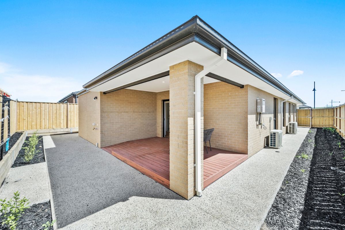 Modern 3-Bedroom HPS - Earlville Street, Manor Lakes VIC — Home image 5