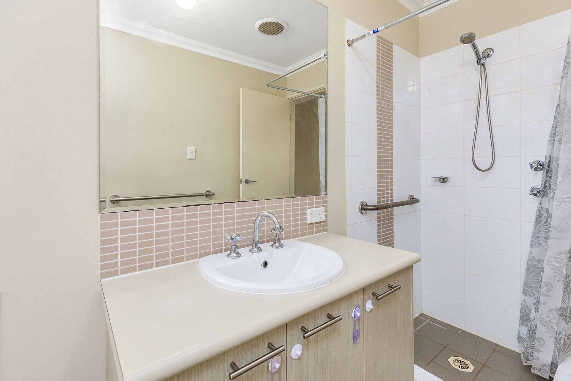 Fully furnished, low set home in Baldivis — Home image 9
