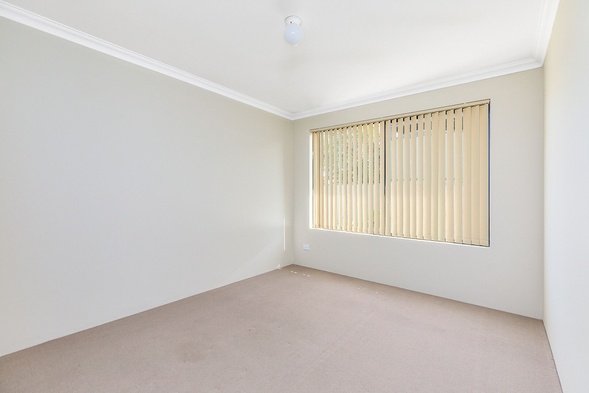 Fully furnished, low set home in Baldivis — Home image 11