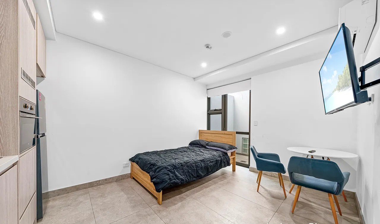 Hume Highway House, Yagoona – Spacious, Modern & Convenient Living — Home image 3