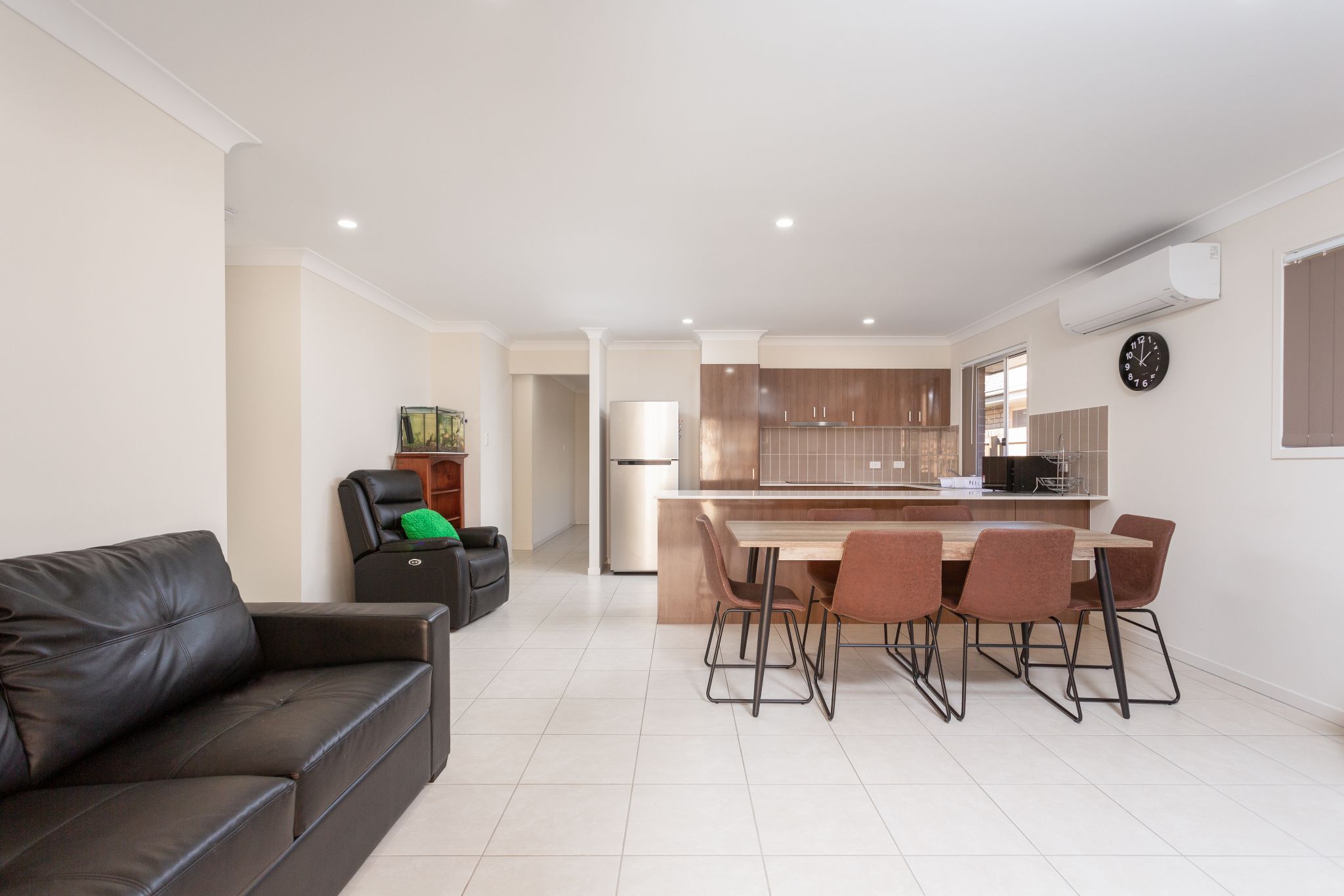 Vacant 4 Bedroom House Coomera! — Home image 4