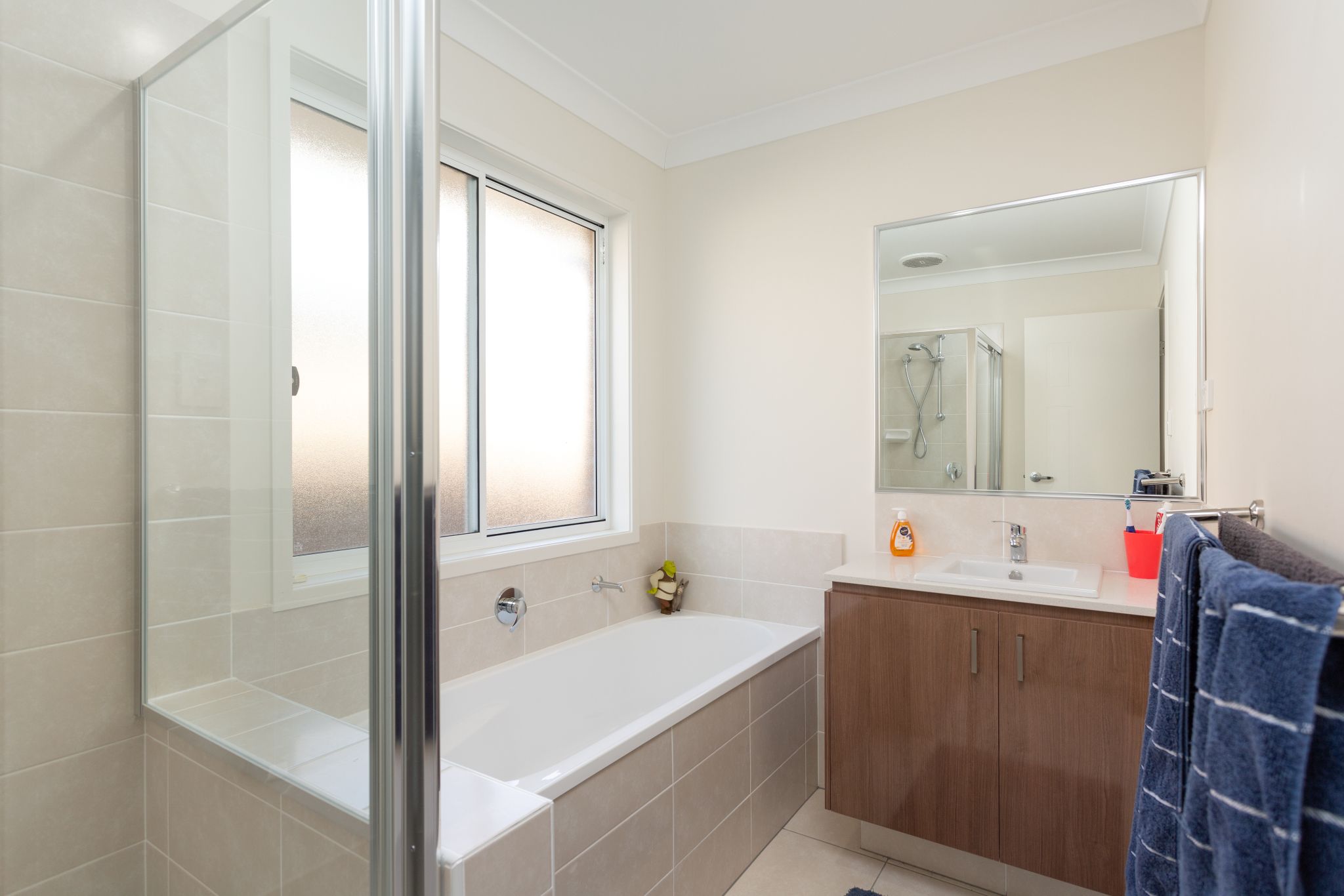 Vacant 4 Bedroom House Coomera! — Home image 5