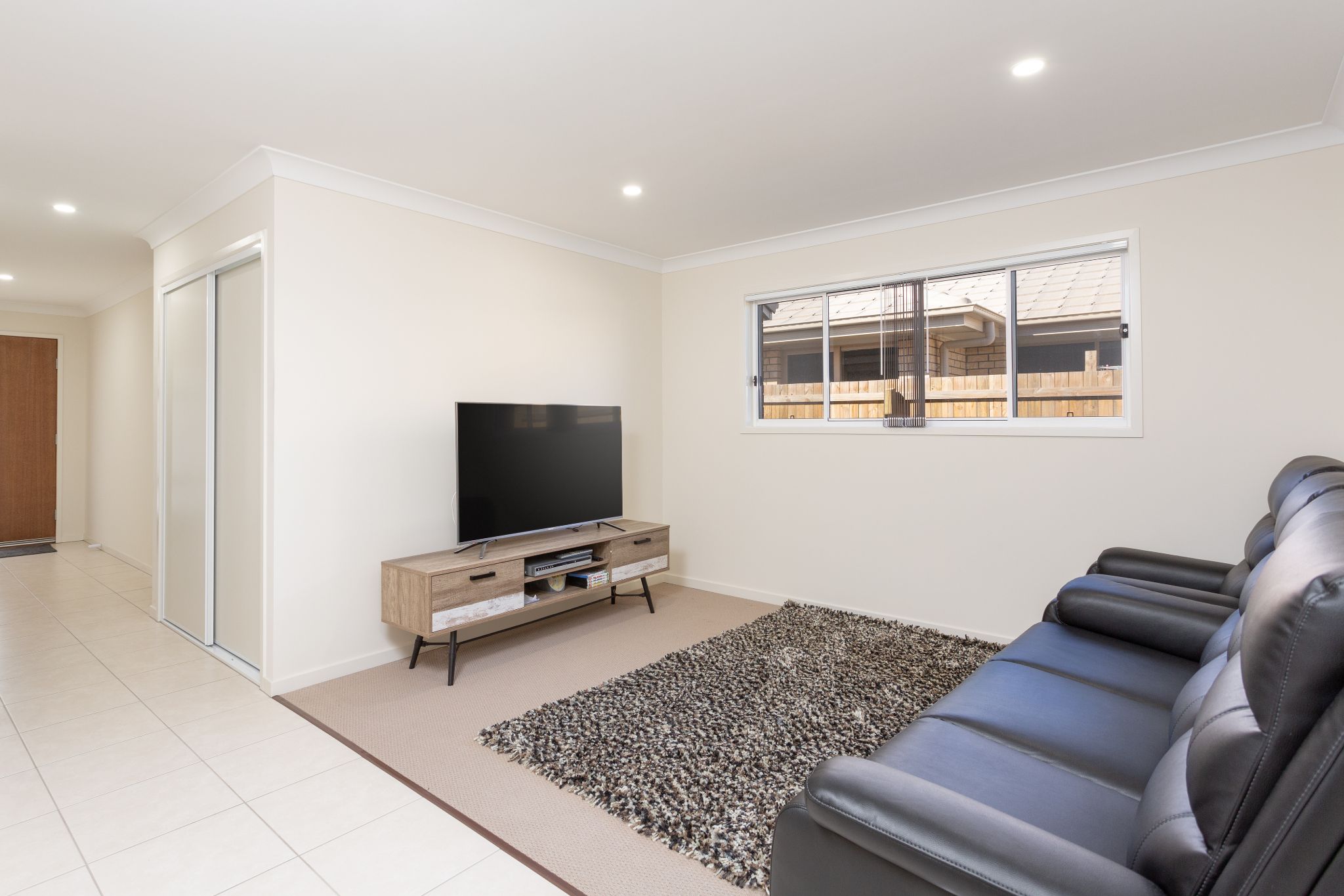 Vacant 4 Bedroom House Coomera! — Home image 7