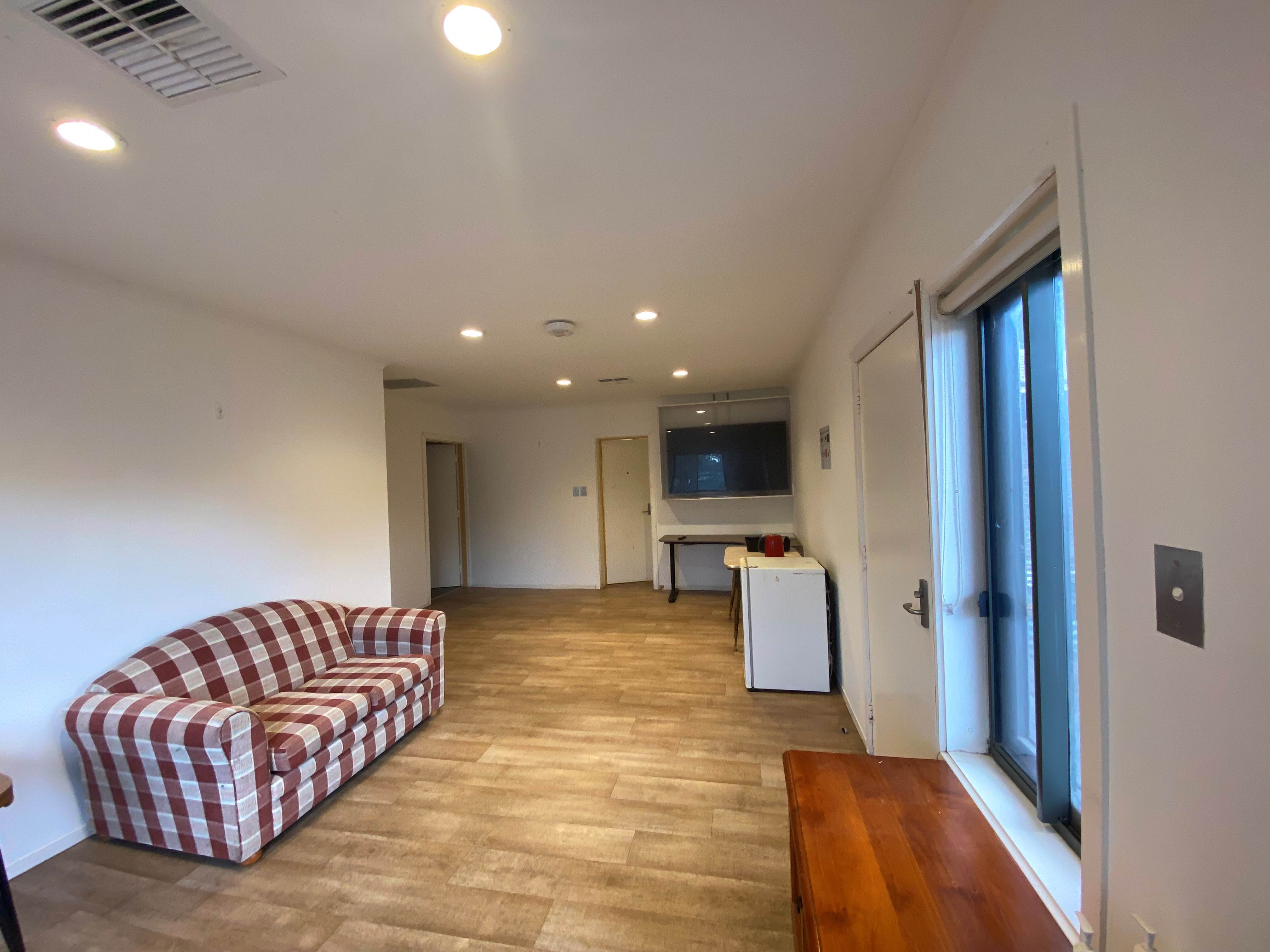MURRAY BRIDGE- Single Vacancy in 2 Resident Improved Livability — Home image 4