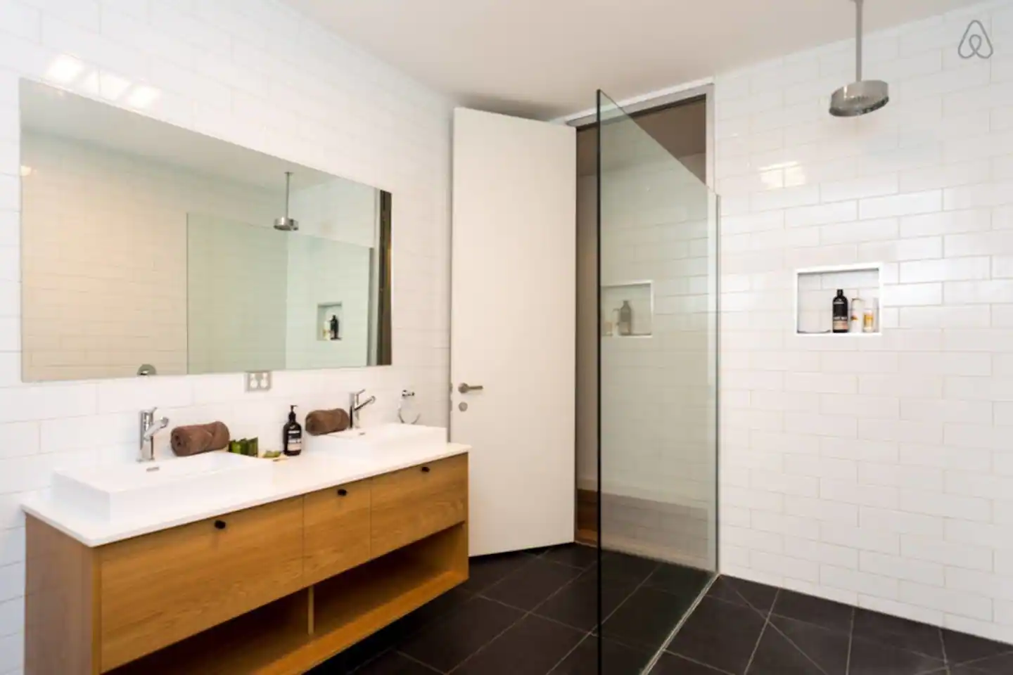Accessible Accommodation in Richmond - Available now for MTA/STA — Home image 4