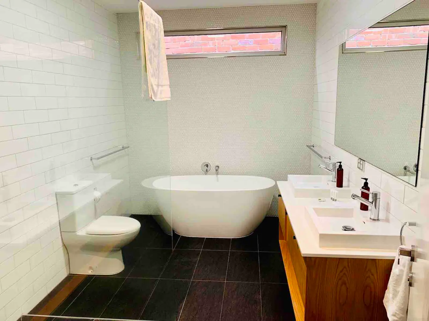 Accessible Accommodation in Richmond - Available now for MTA/STA — Home image 6