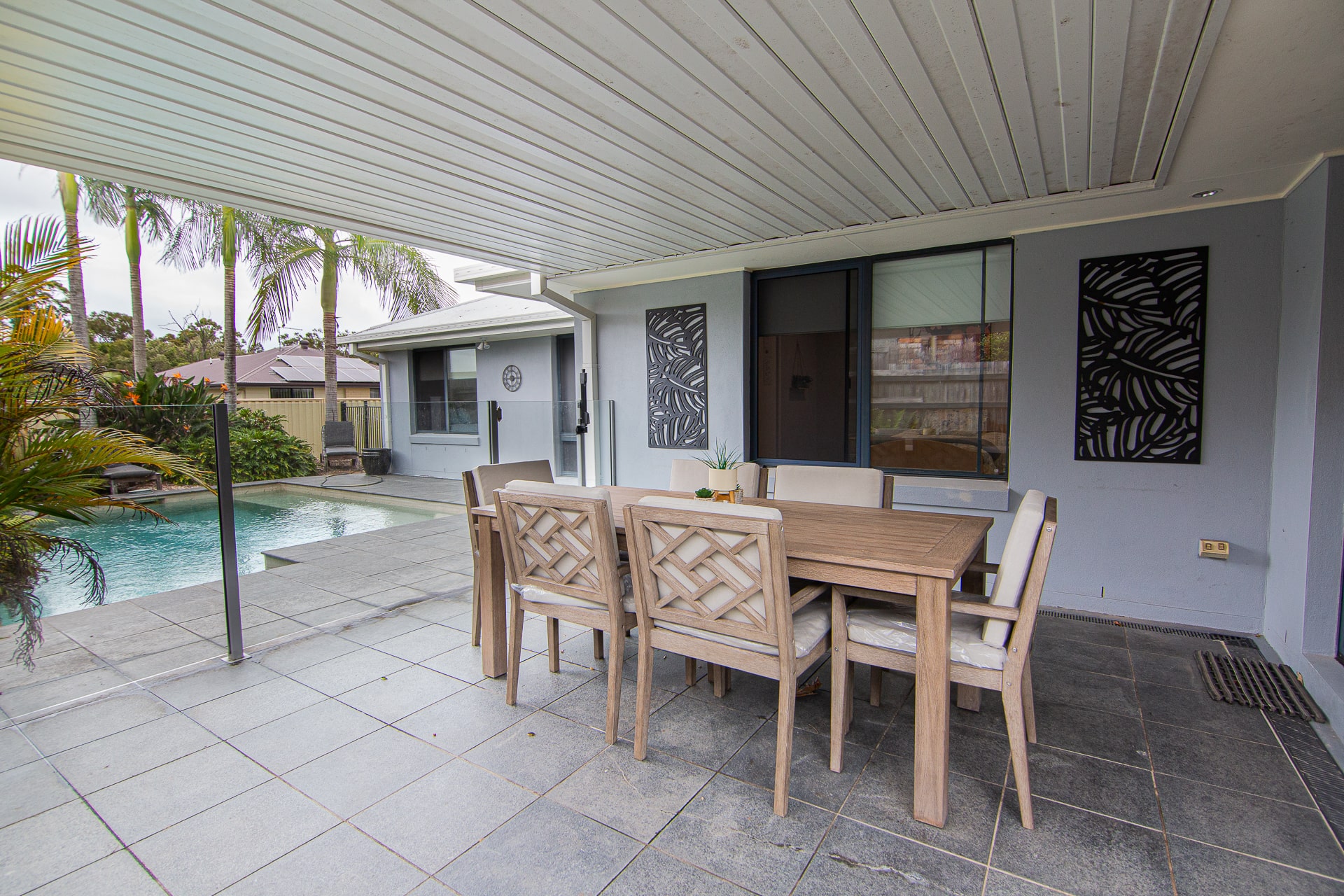 Redland Bay SIL oasis: spacious home with pool and fabulous outdoor area — Home image 4