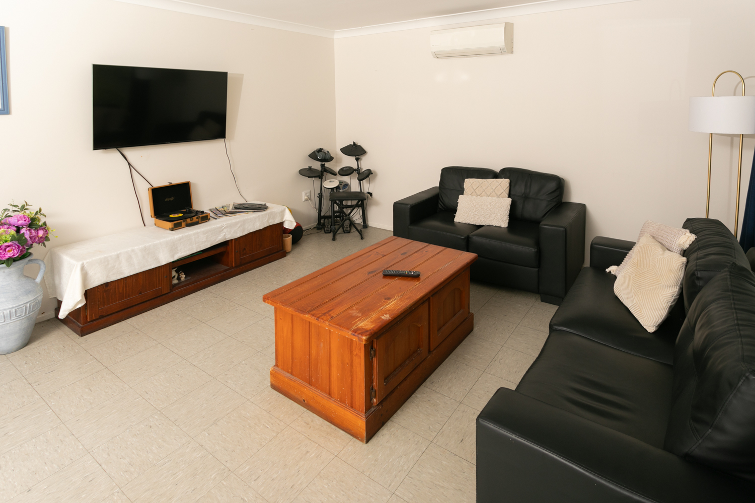 Comfortable, supported living in a peaceful six-bedroom in Kanwal — Home image 22