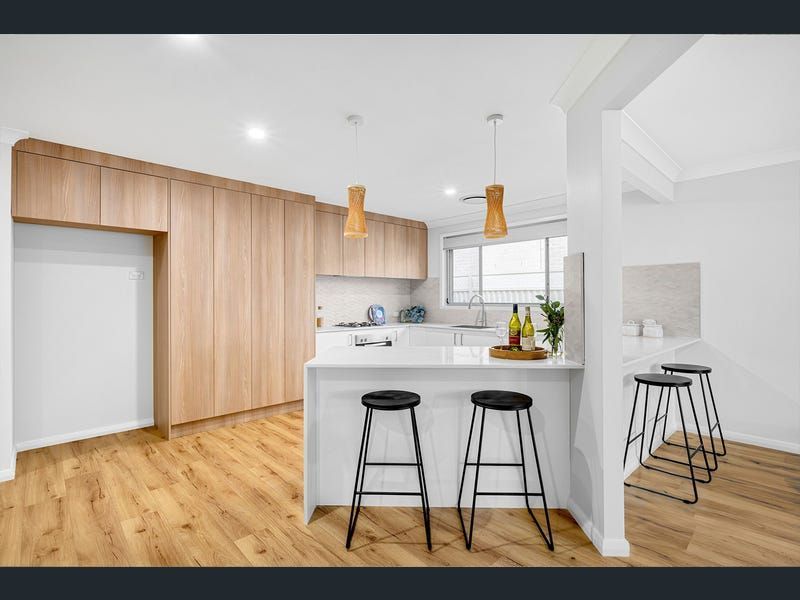 Brand New Modern & Spacious SIL Home — Home image 9