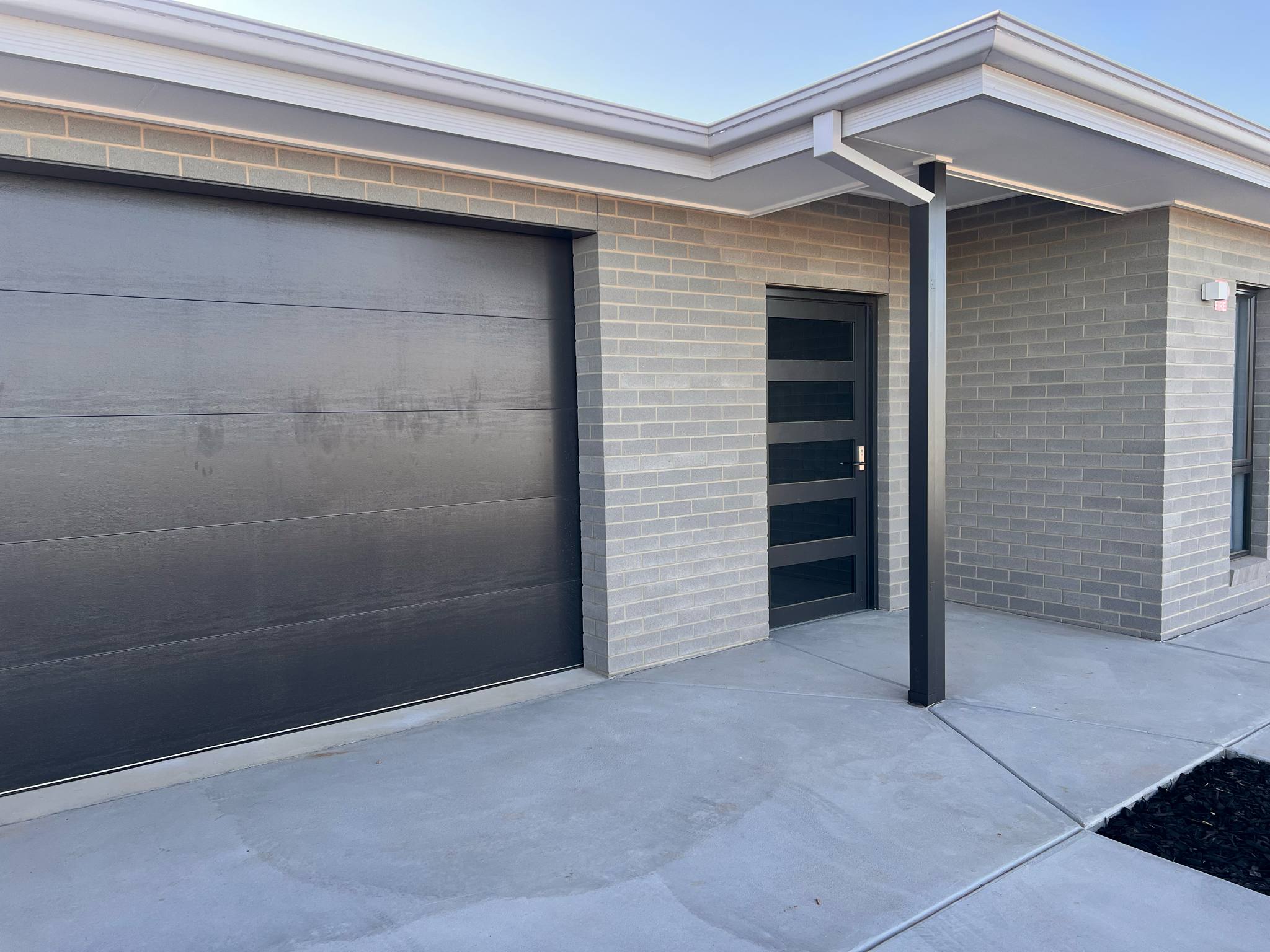 4BR HPS Home with 2 Living Areas & OOA Room – Mildura — Home image 3