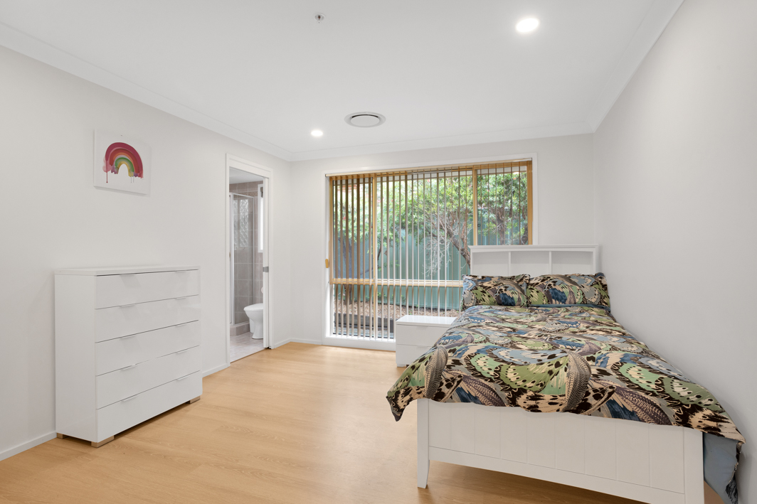 Worrigee Living: Spacious Home with Dual Kitchens & Large Backyard — Home image 7