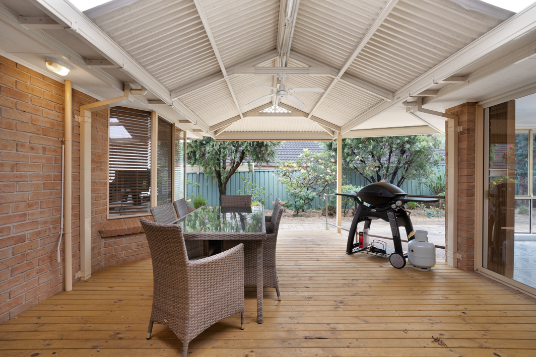 Worrigee Living: Spacious Home with Dual Kitchens & Large Backyard — Home image 9