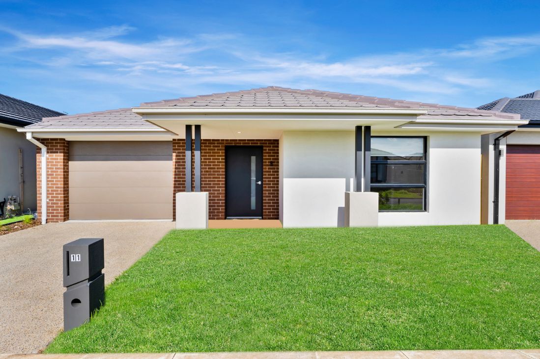 Modern 3-Bedroom HPS - Heifer Avenue, Clyde North VIC — Home image 3