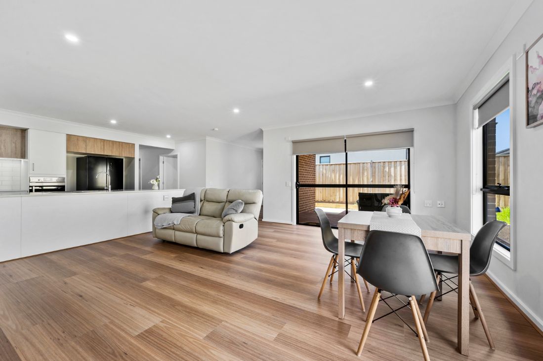 Modern 3-Bedroom HPS - Heifer Avenue, Clyde North VIC — Home image 8