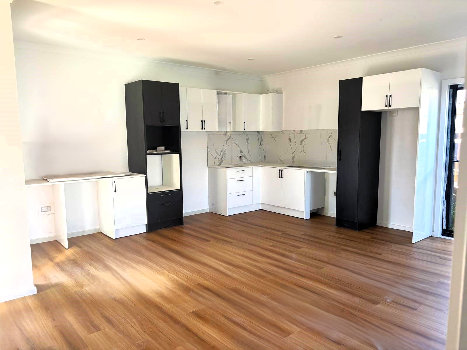 Private Townhouse Living! Single Occupancy — Home image 3