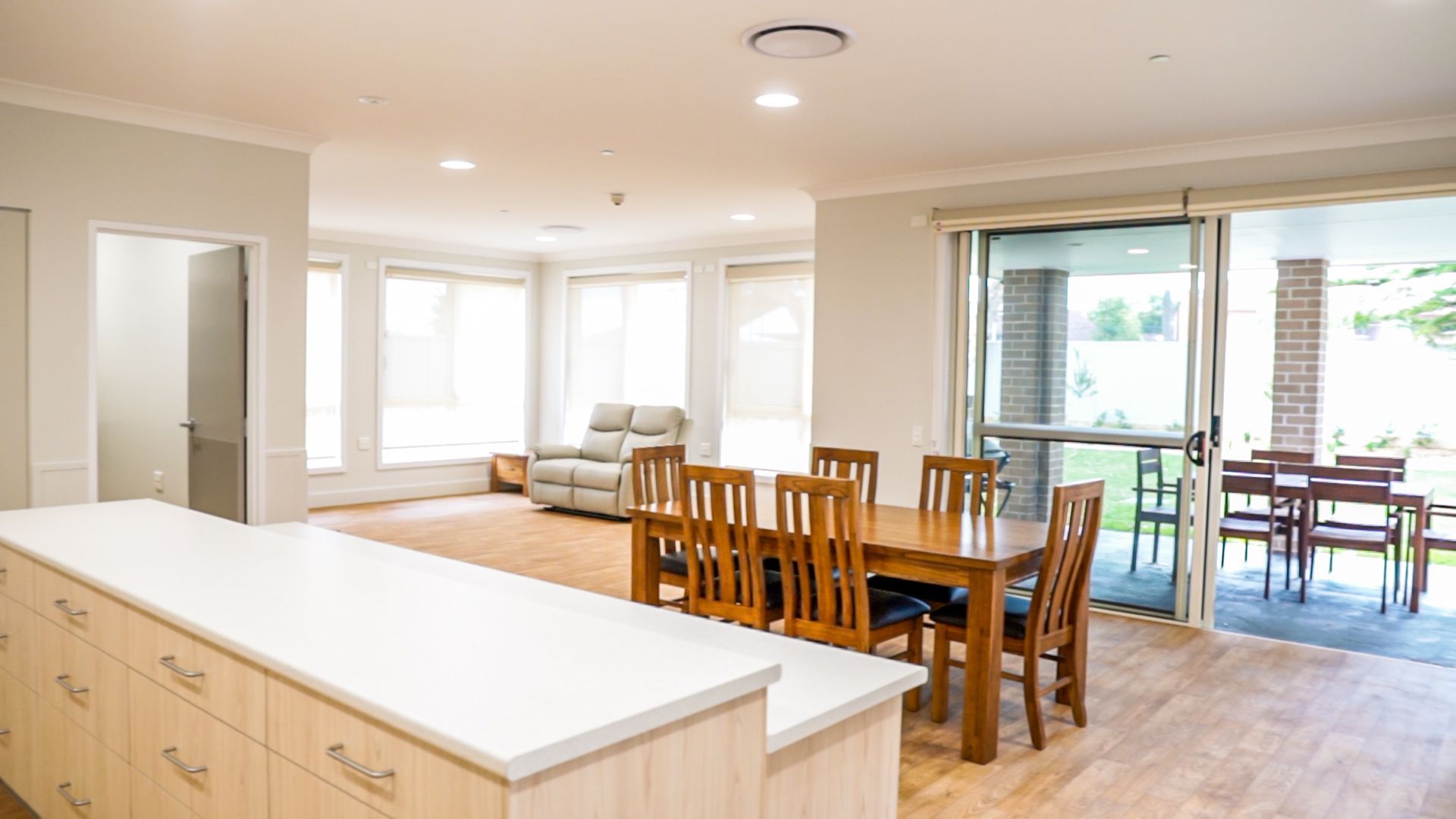 Vacancy - Modern HPS Home in Beachside Suburb (GT12327) — Home image 5