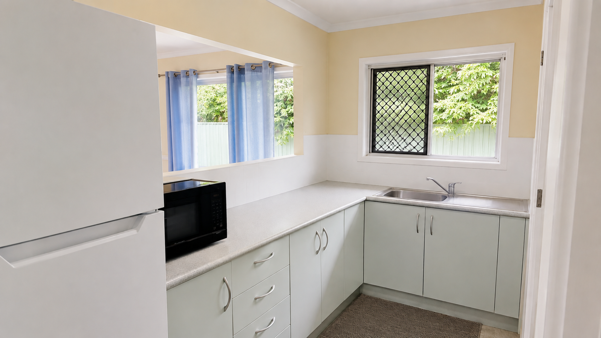 Enjoy a welcoming home with long-term housemates, a spacious backyard, and a strong sense of community — Home image 3