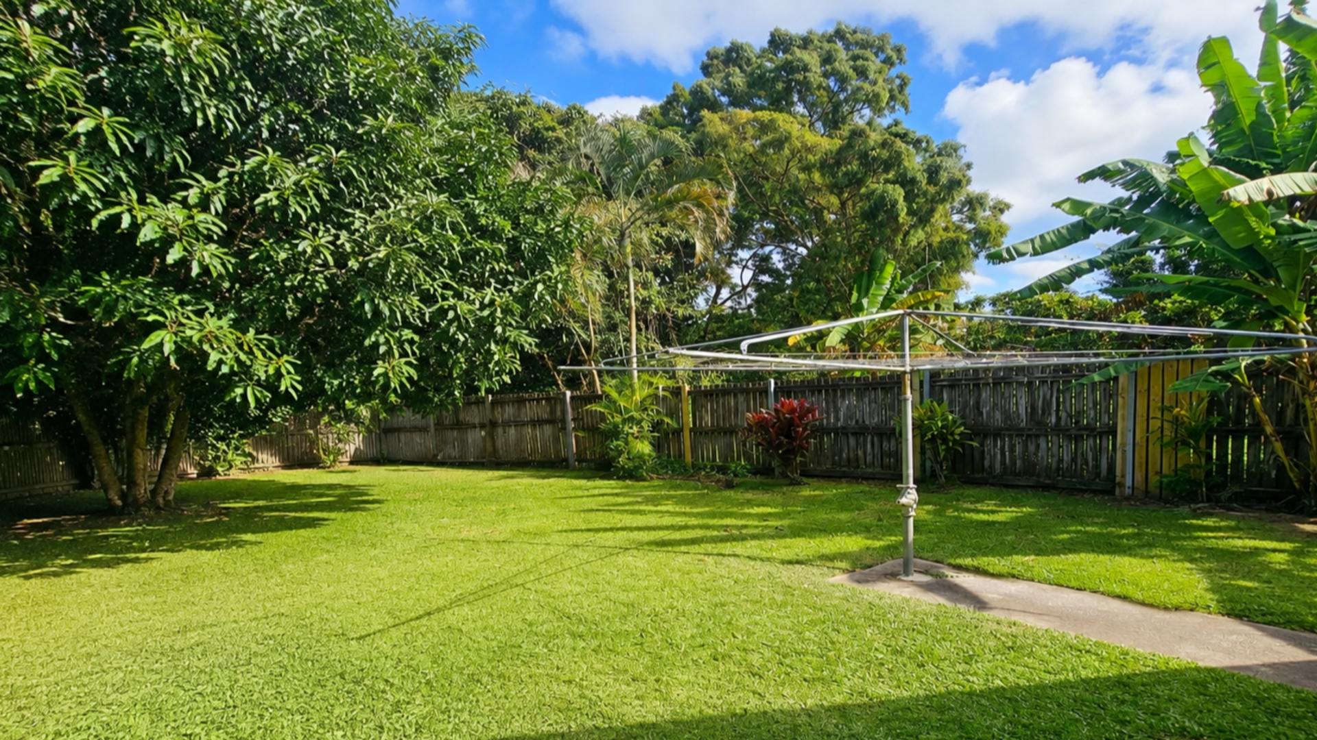 Enjoy a welcoming home with long-term housemates, a spacious backyard, and a strong sense of community — Home image 4