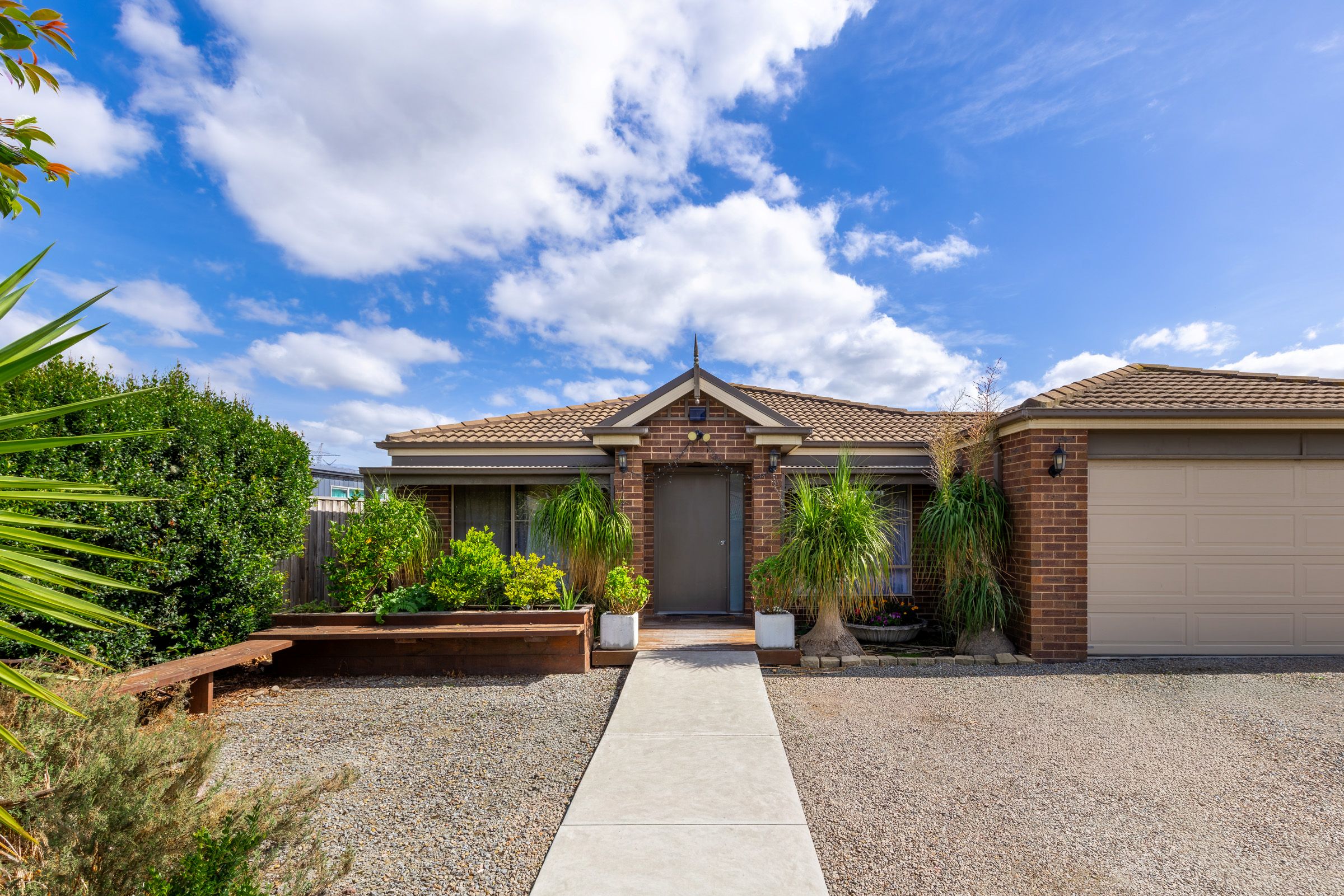 Comfortable & Connected SIL in Cranbourne with Spacious Living & Outdoor Spaces — Home image 2
