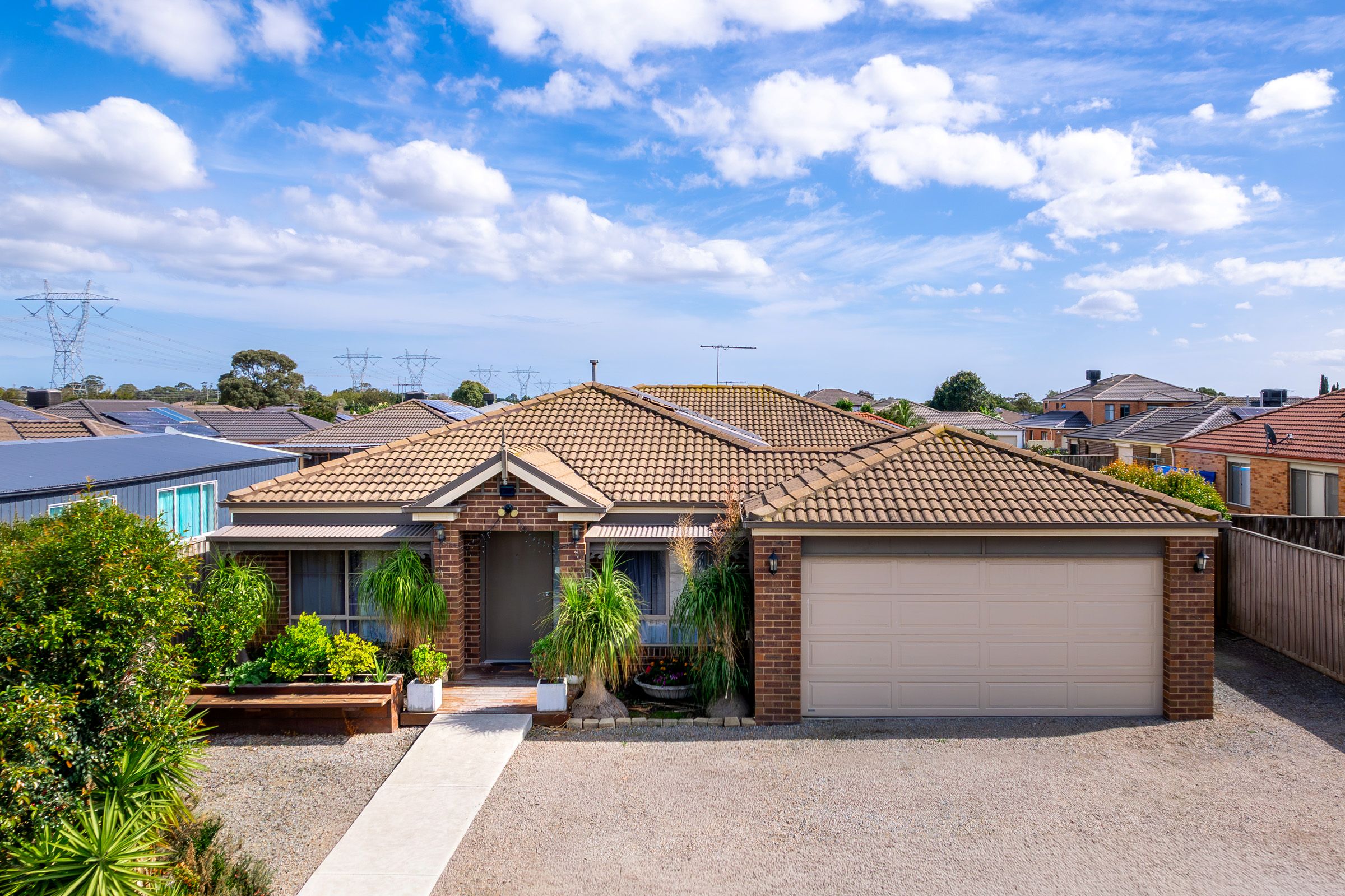 Comfortable & Connected SIL in Cranbourne with Spacious Living & Outdoor Spaces — Home image 3