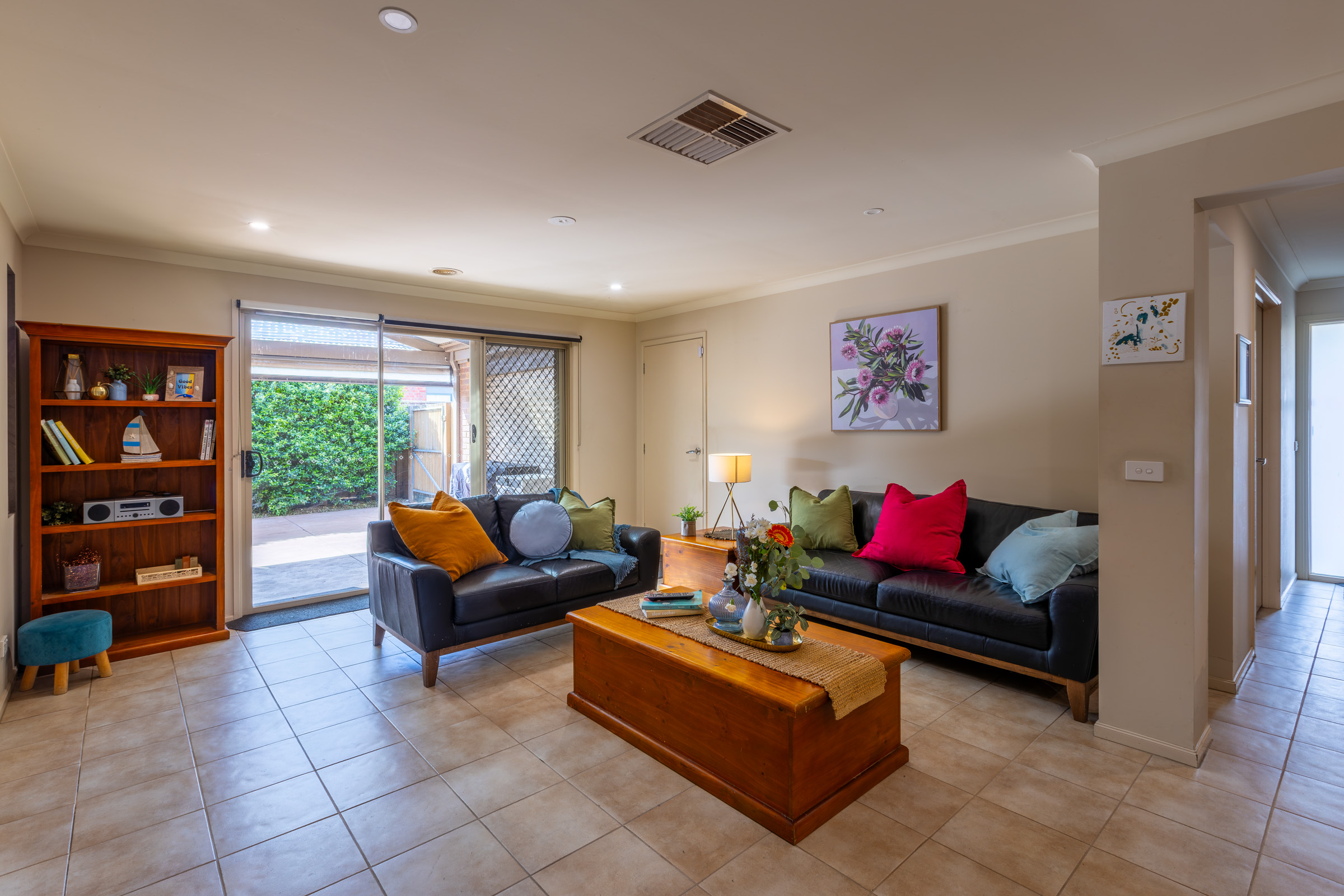 Comfortable & Connected SIL in Cranbourne with Spacious Living & Outdoor Spaces — Home image 4