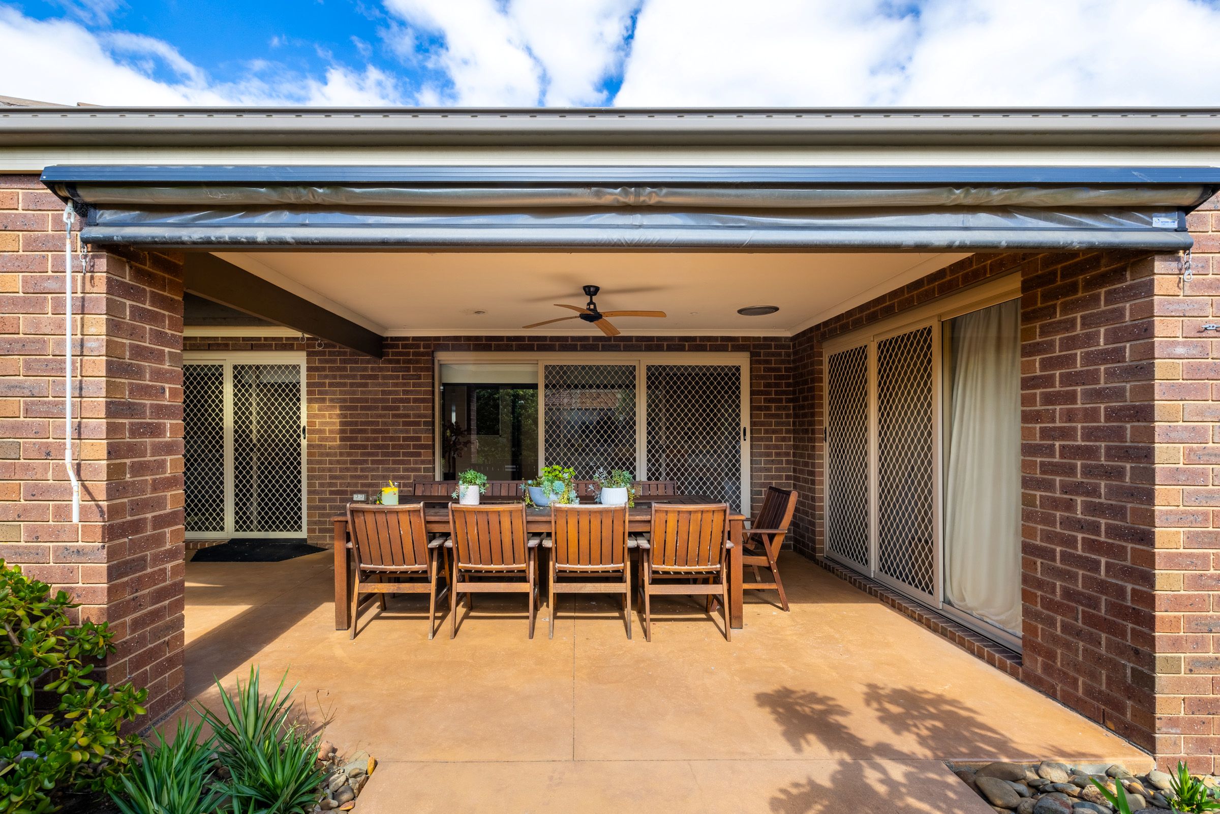 Comfortable & Connected SIL in Cranbourne with Spacious Living & Outdoor Spaces — Home image 10
