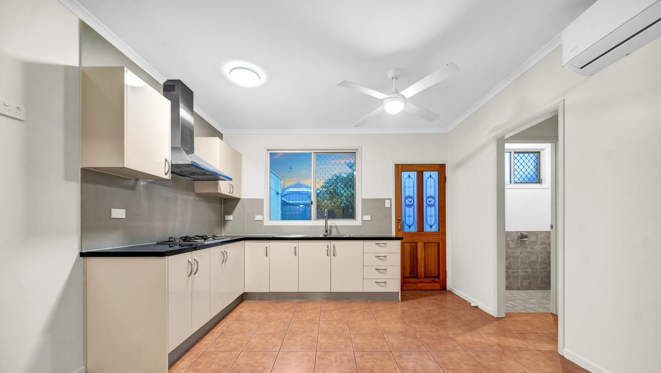 Broadbeach Waters SIL Home with Dual Living – Two Distinct Residences — Home image 7