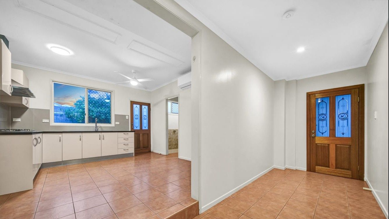 Broadbeach Waters SIL Home with Dual Living – Two Distinct Residences — Home image 3