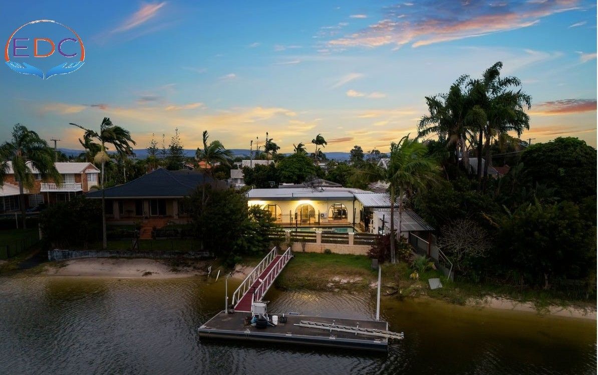 Broadbeach Waters SIL Home with Dual Living – Two Distinct Residences — Home image 9