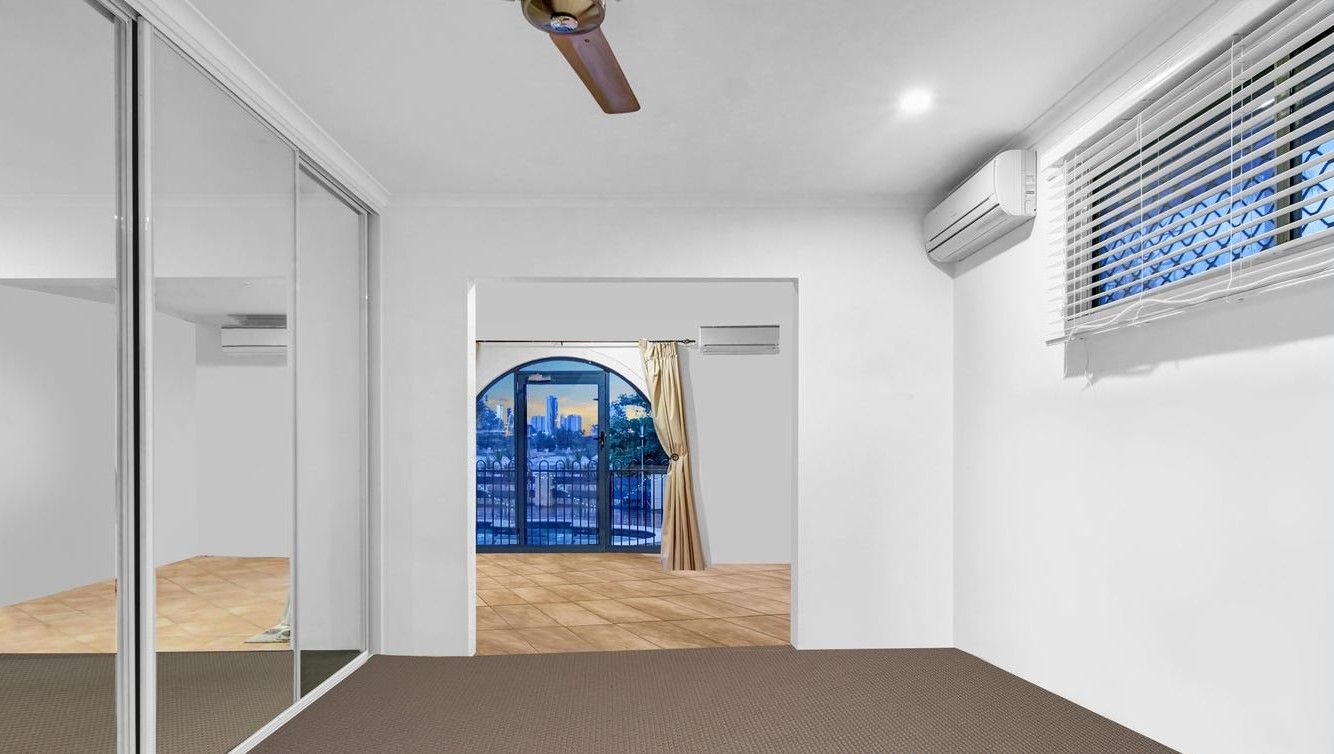 Broadbeach Waters SIL Home with Dual Living – Two Distinct Residences — Home image 13