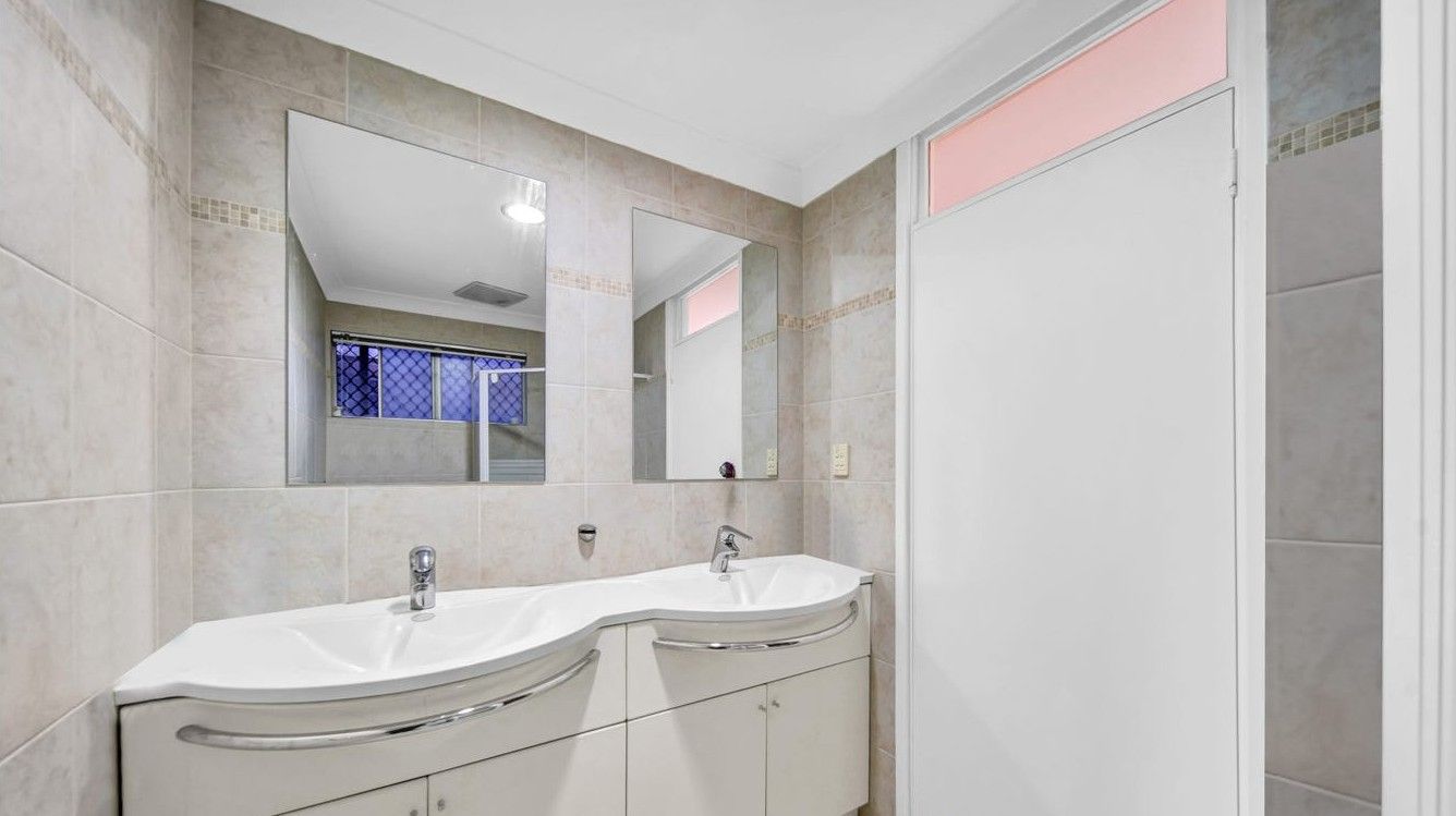 Broadbeach Waters SIL Home with Dual Living – Two Distinct Residences — Home image 15