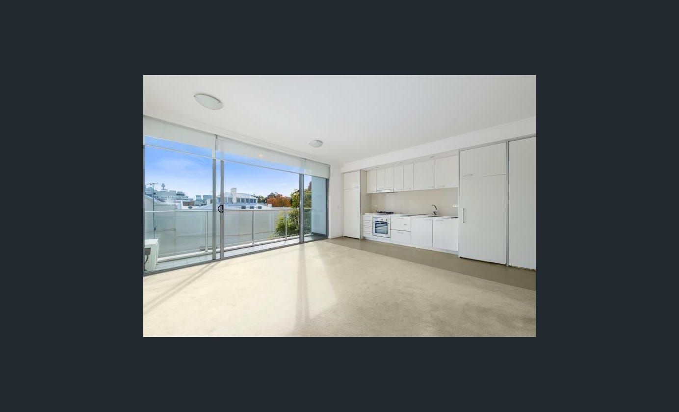 Top floor sun drenched open plan 1 bedroom apartment — Home image 4